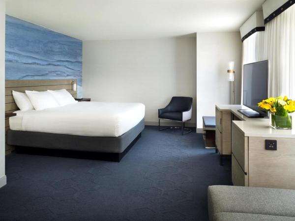 Hyatt Centric Fisherman's Wharf San Francisco : photo 7 de la chambre chambre lit king-size avec baignoire accessible aux personnes à mobilité réduite