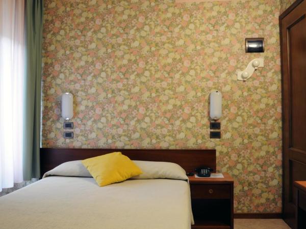 Hotel Button : photo 3 de la chambre chambre double Économique