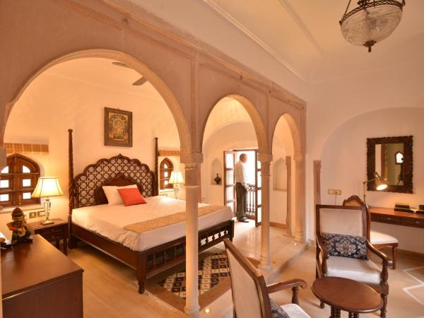 Haveli Dharampura - UNESCO awarded Boutique Heritage Hotel : photo 5 de la chambre diwan-e-khas room - haveli dharampura