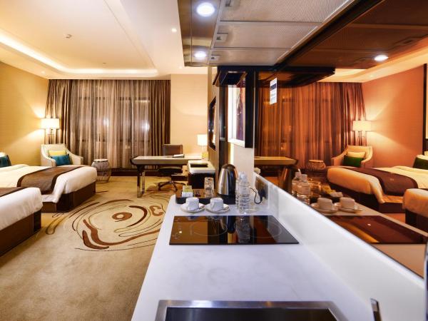 Pacific Regency Hotel Suites : photo 4 de la chambre suite premier de luxe lits jumeaux