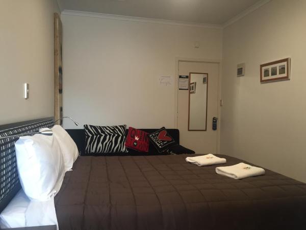 Motel on Carroll : photo 10 de la chambre studio lit queen-size 