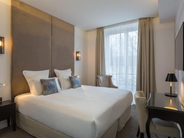 Hôtel La Comtesse : photo 1 de la chambre chambre double marquise – vue latérale sur tour eiffel