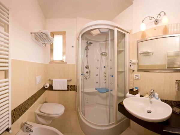 Hotel Apollo : photo 5 de la chambre suite