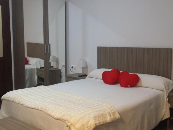 Alojamiento Jose Carlos : photo 3 de la chambre chambre double confort avec baignoire spa