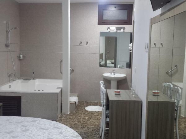 Alojamiento Jose Carlos : photo 5 de la chambre chambre lit queen-size avec baignoire spa