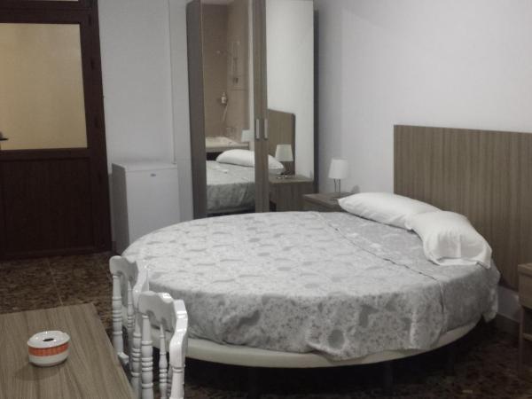 Alojamiento Jose Carlos : photo 8 de la chambre chambre lit queen-size avec baignoire spa