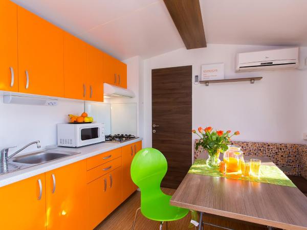 Zelena Laguna Mobile Homes : photo 9 de la chambre mobile home