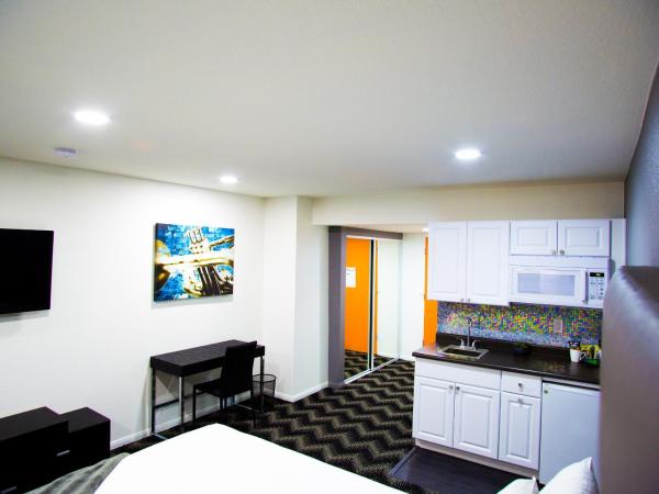 Siegel Select LV Strip-Convention Center : photo 7 de la chambre chambre lit king-size avec kitchenette