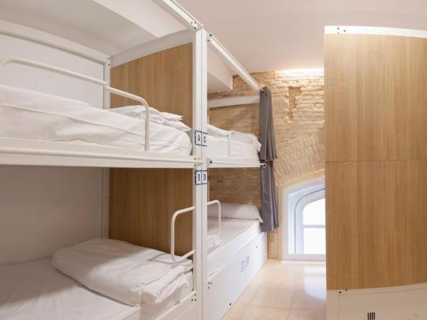 UP Hostel Valencia : photo 4 de la chambre lit dans dortoir pour femmes de 8 lits