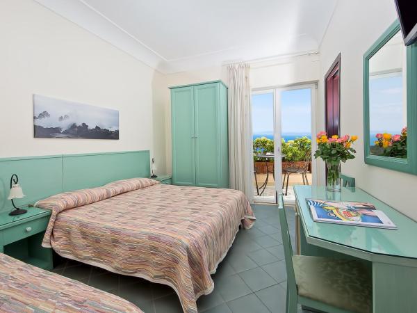 Da Giorgio : photo 1 de la chambre chambre triple - vue sur mer