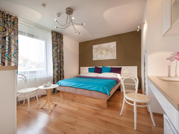 A. V. Pension Praha : photo 1 de la chambre  double room with free parking - ground floor