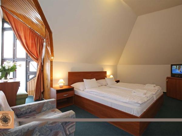 Hotel Főnix : photo 1 de la chambre chambre double ou lits jumeaux