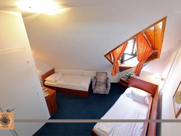 Hotel Főnix : photo 5 de la chambre chambre double ou lits jumeaux