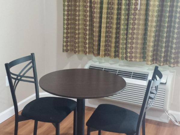 Palace Inn Houston Northwest 290 : photo 5 de la chambre chambre lit king-size - non-fumeurs