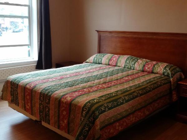 Europa Hotel : photo 2 de la chambre chambre lit king-size avec salle de bains commune