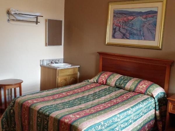 Europa Hotel : photo 5 de la chambre chambre lit king-size avec salle de bains commune