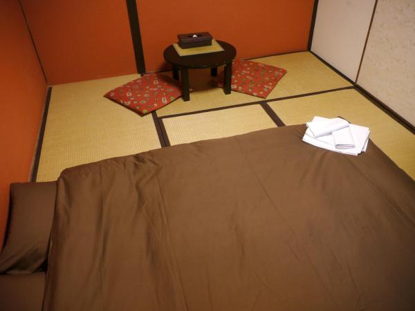 J-Hoppers Hiroshima Guesthouse : photo 4 de la chambre chambre simple de style japonais avec salle de bains commune