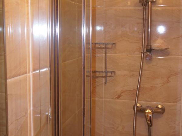 Sapphire Hotel London : photo 8 de la chambre chambre triple - salle de bains privative