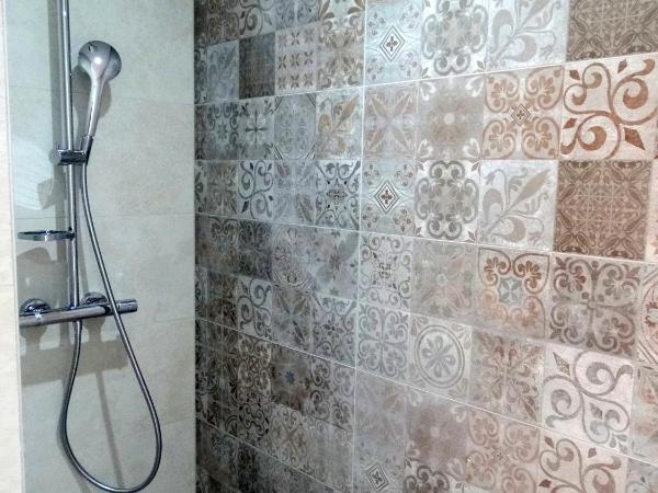 Castel Fleuri : photo 5 de la chambre chambre double supérieure avec douche