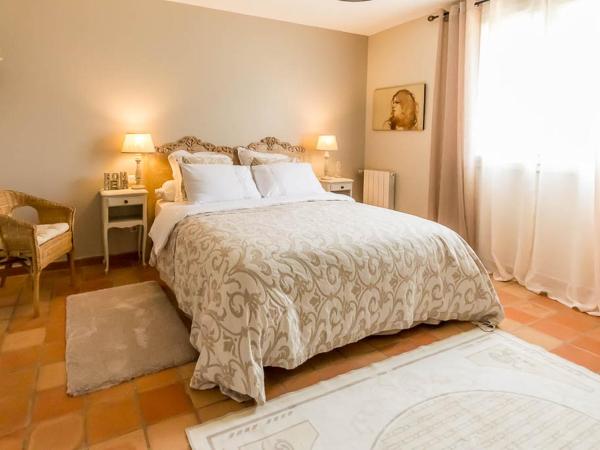 La Bastide du Bouchou : photo 8 de la chambre chambre double - vue sur piscine