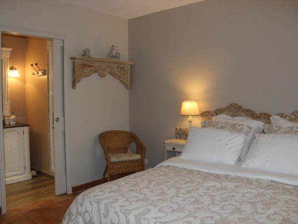 La Bastide du Bouchou : photo 7 de la chambre chambre double - vue sur piscine