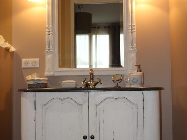 La Bastide du Bouchou : photo 6 de la chambre chambre double - vue sur piscine