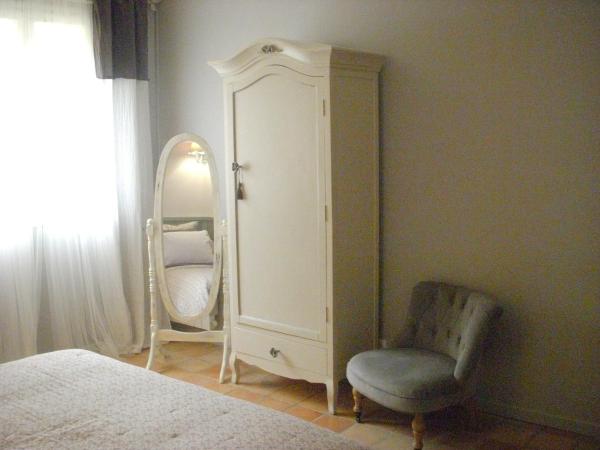 La Bastide du Bouchou : photo 10 de la chambre chambre double - vue sur jardin