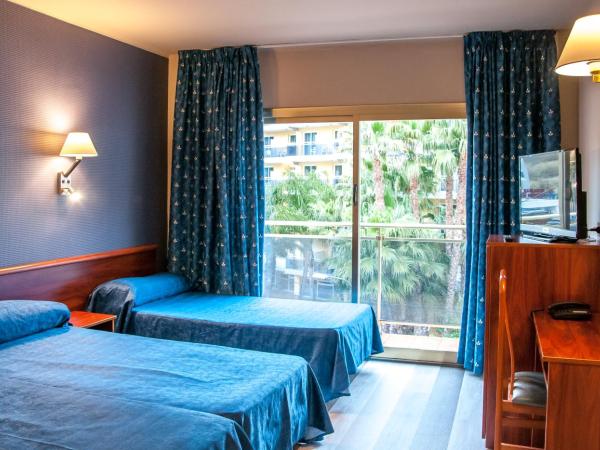 Hotel Acacias Suites & Spa : photo 2 de la chambre chambre triple avec lits simples