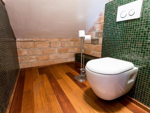 Pension U Hastrmana : photo 6 de la chambre chambre quadruple avec baignoire