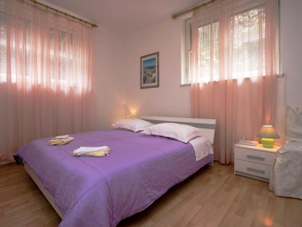 Guest house with garden - Zuvan : photo 1 de la chambre appartement 3 chambres (8 adultes)