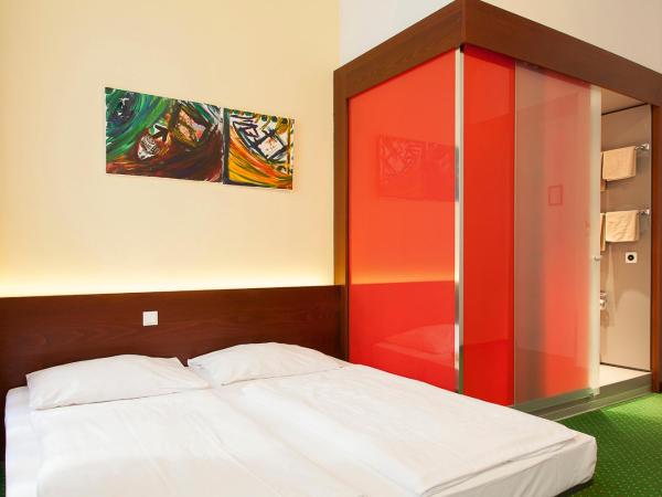 Pension Stadthalle : photo 8 de la chambre chambre double ou lits jumeaux