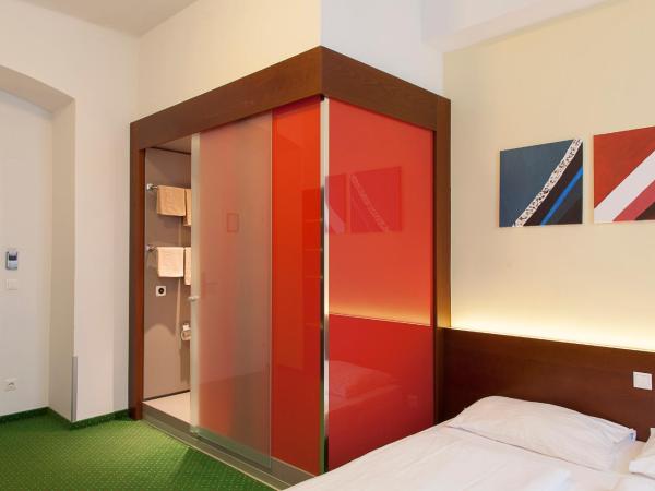 Pension Stadthalle : photo 7 de la chambre chambre double