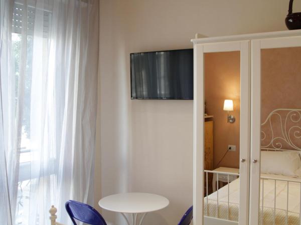 B&B I Propilei di San Girolamo : photo 2 de la chambre chambre simple avec salle de bains privative