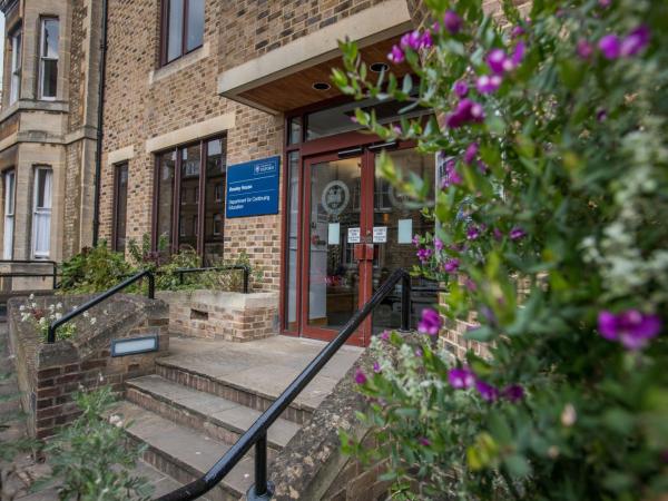 Rewley House University of Oxford : photo 1 de la chambre chambre simple avec salle de bains extérieure privative