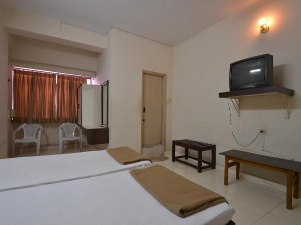 Hotel Maya Deluxe : photo 4 de la chambre chambre double standard avec ventilateur