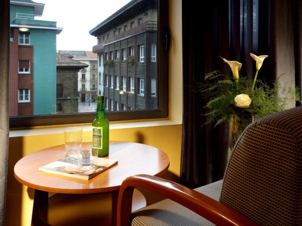 Exe Hotel El Magistral : photo 3 de la chambre chambre double avec lit d'appoint