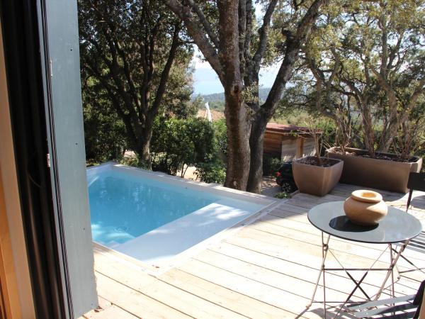 Hotel Les Hauts de Porto-Vecchio : photo 1 de la chambre gîte de luxe avec terrasse - vue sur mer