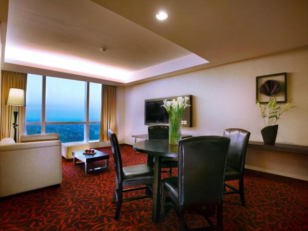 The Alana Surabaya : photo 3 de la chambre suite