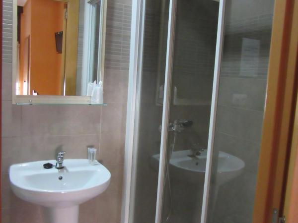 Hostal Abastos : photo 9 de la chambre chambre double ou lits jumeaux