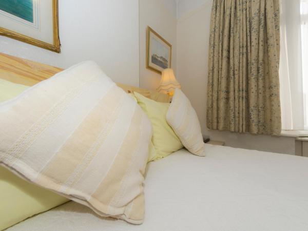 Shoreline Accommodation : photo 4 de la chambre chambre double avec salle de bains privative