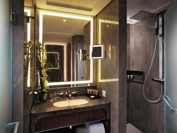 Tangla Hotel Brussels : photo 4 de la chambre chambre lit king-size supérieure