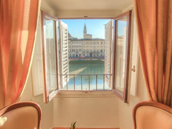 Hotel Bretagna Heritage - Alfieri Collezione : photo 5 de la chambre suite junior - vue sur fleuve