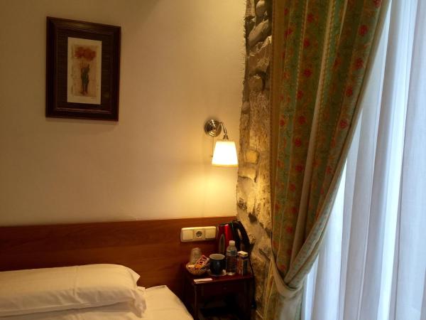 Pensión Ab Domini : photo 6 de la chambre chambre simple avec balcon et salle de bains commune