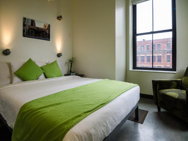 HI Boston Hostel : photo 5 de la chambre chambre lit queen-size privée avec salle de bains privative