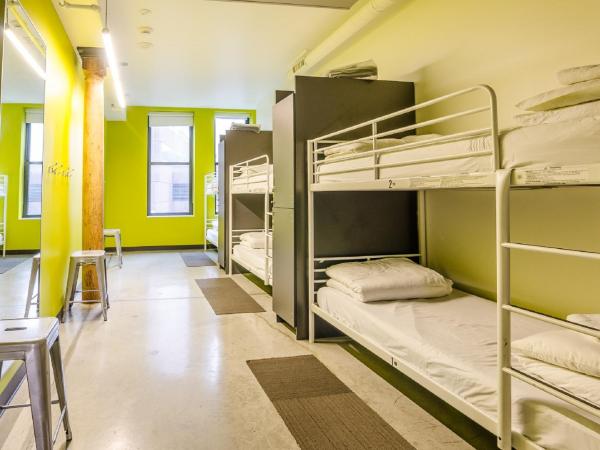HI Boston Hostel : photo 1 de la chambre lit dans dortoir pour hommes de 6 lits
