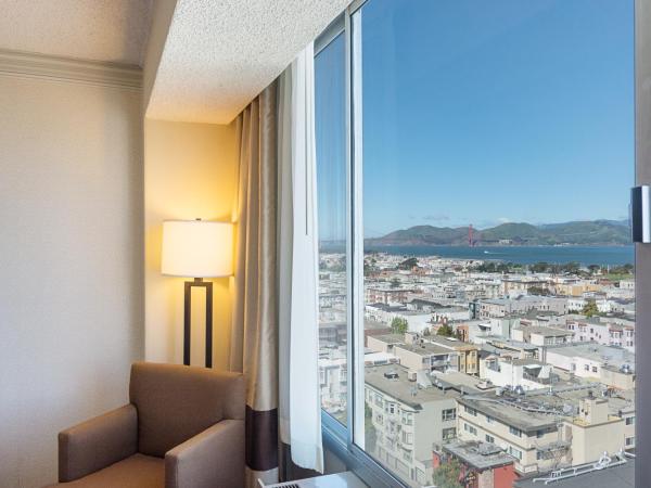 Comfort Inn By the Bay : photo 1 de la chambre chambre lit queen-size - vue sur baie - accessible aux personnes à mobilité réduite et malentendantes - non-fumeurs