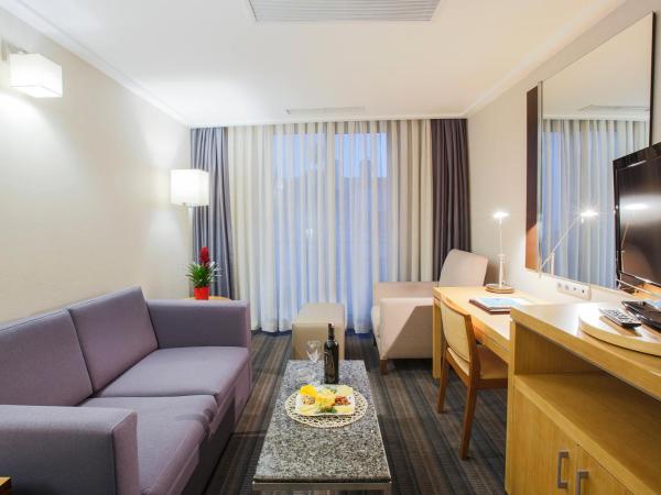 Housez Suites & Apartments Special Class : photo 5 de la chambre suite affaires