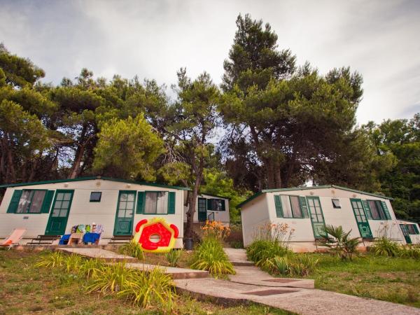 HI Hostel Pula : photo 7 de la chambre chambre lits jumeaux