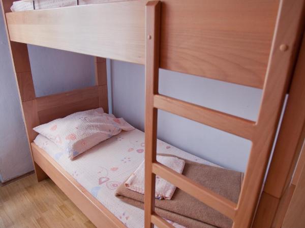 HI Hostel Pula : photo 1 de la chambre lit dans dortoir mixte de 4 lits