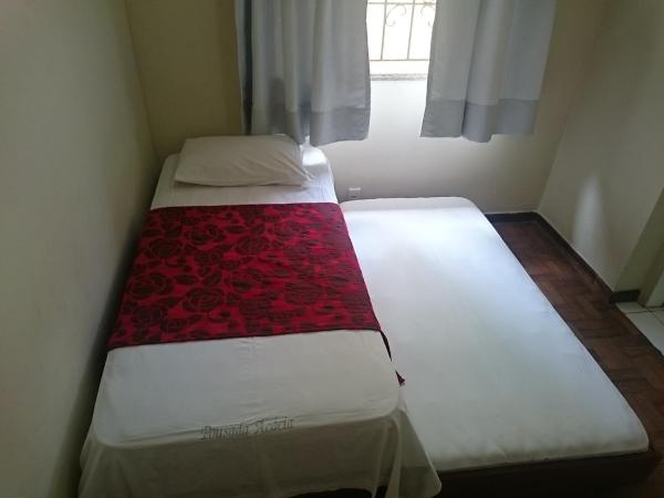 Pousada Acácia da Barra : photo 2 de la chambre twin room with pull out bed and a fan